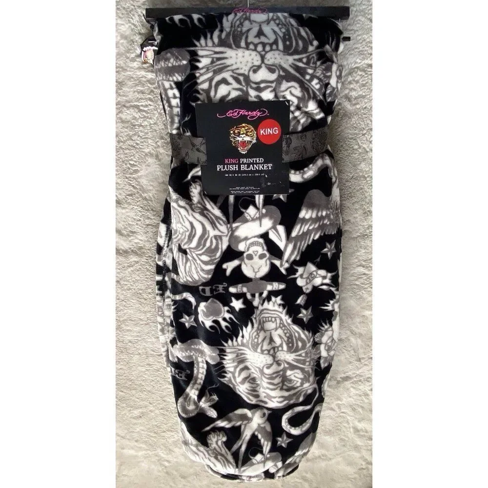 ED HARDY King Size PRINTED Soft Plush Blanket 108” x 90” TATTOO SKULLS Tiger NEW